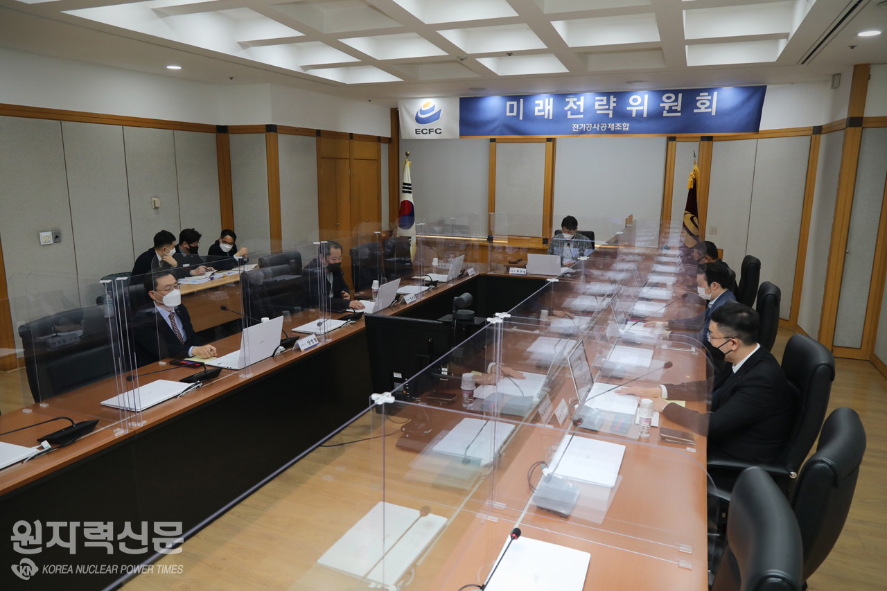 전기공사공제조합(이사장 김성관)은 지난 30일 화상회의로‘ 제10회 미래전략위원회’를 개최했다.