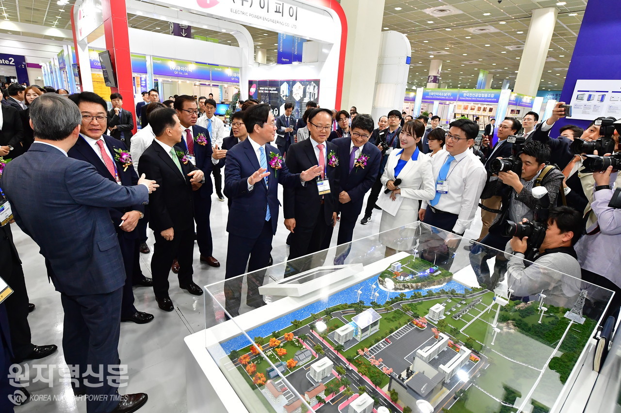 한국전기산업진흥회는 7일부터 9일까지 코엑스에서 '2021 한국전기산업전'을 개최한다.(사진은 2020년도 전시회 장면)