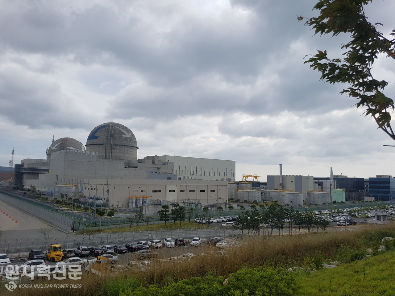 원자력발전소는 기저부하로서 '유연성 전원'으로 안정적인 전력공급원으로서 역할을 담당하고 있다.  사진 = 원자력신문 DB
