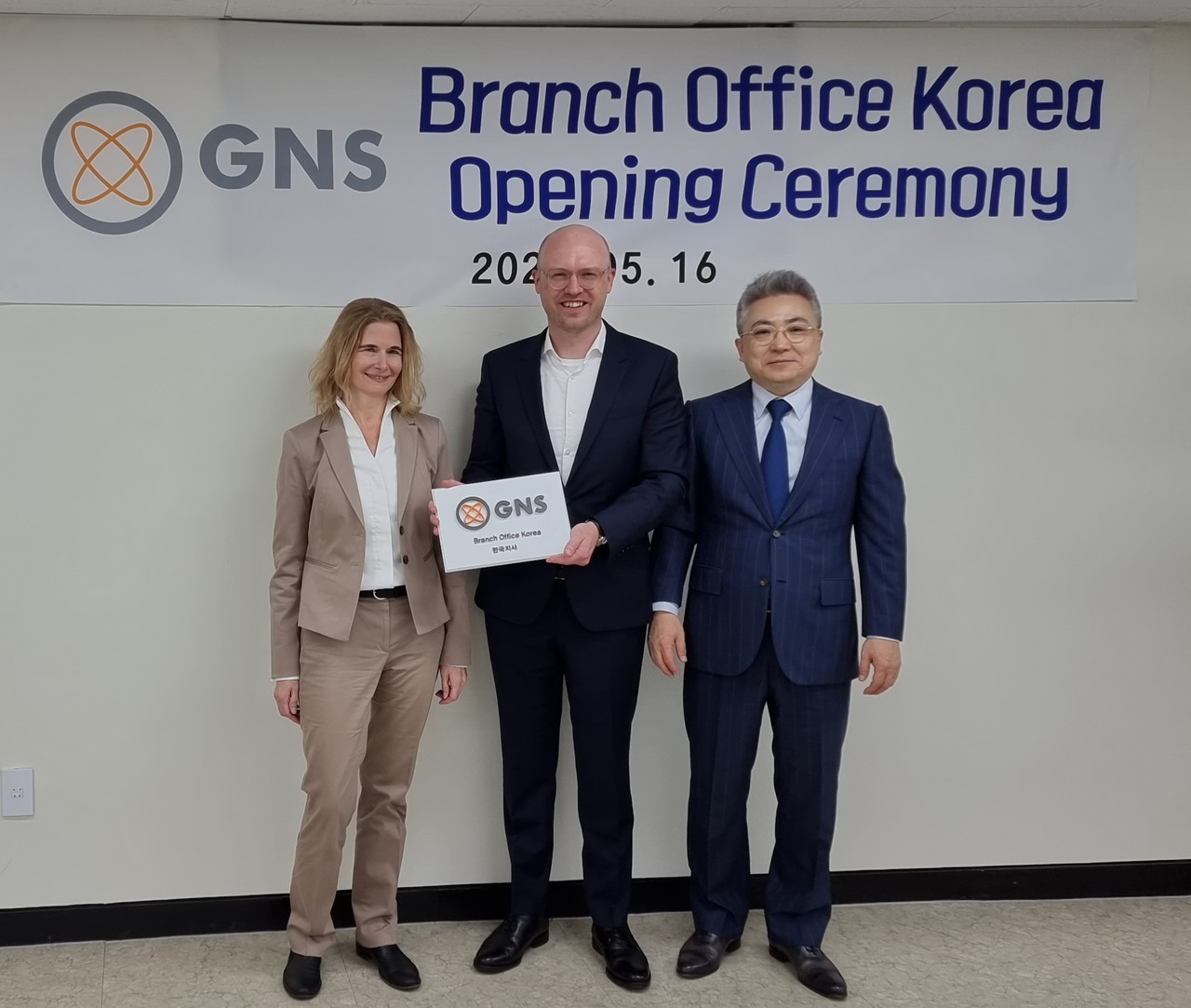 사진 왼쪽부터 GNS 사용후핵연료 사업이사 Anke Schaefer, GNS 해외사업부사장 Linus Bettermann,GNS Korea Proxy 김두일 박사