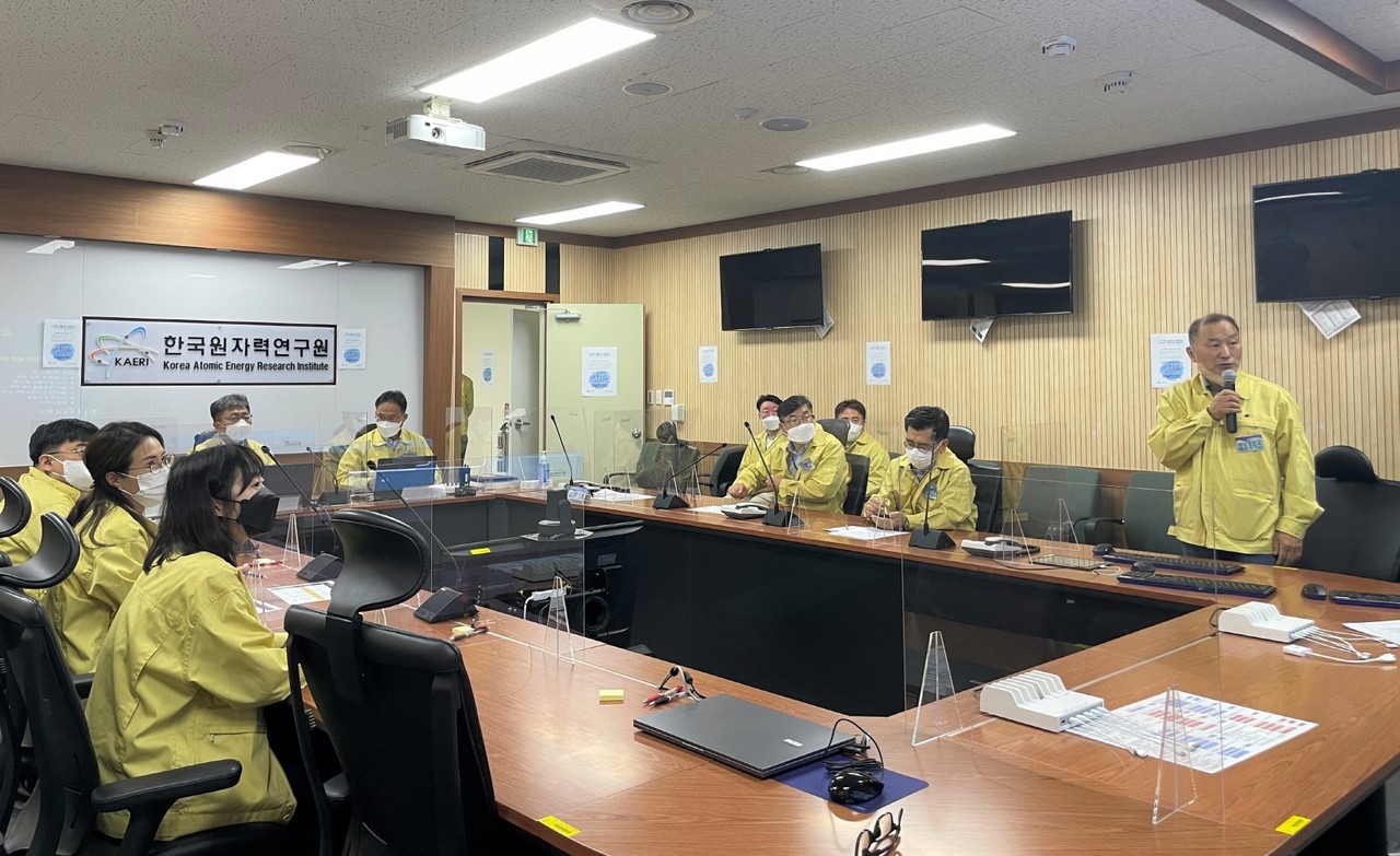 한국원자력연구원이 22일 을지연습 훈련 최초 상황보고 회의를 진행하고 있다.   사진 = 원자력연구원