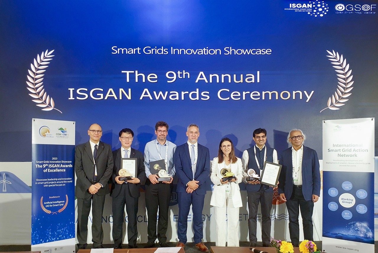 전력연구원은 ‘국제 스마트그리드 기술경진대회(Internatianal Smart Grid Action Network Award of Excellence)’에서 우수상을 수상했다.  사진 = 전력연구원