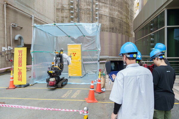 한국수력원자력이 '재난대응 안전한국' 훈련을 실시했다. 이번 훈련에는 최초로 방재로봇이 투입 활용되었다. 사진=한국수력원자력 제공