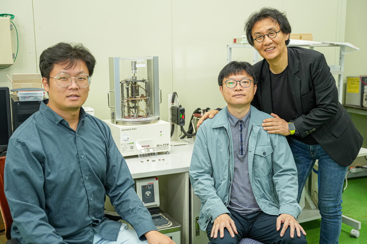 한국전기연구원 류병기, 정재환, 박수동 박사(왼쪽부터)  사진 = 전기연구원
