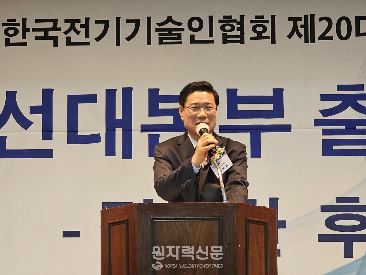 김동환 후보가 인사말을 하고 있다.  사진 = 이석우 기자