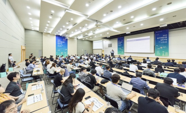 ‘2025 원자력협의회 심포지엄’에는 원자력 분야 전문가 200여명이 참석해 원자력 전(全) 주기 시설과 지속가능한 미래 원자력 사업에 대해 머리를 맞댔다. 사진 = 원자력신문